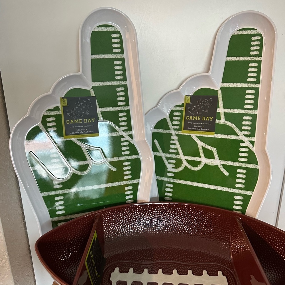 🏈🏈NEW Game Day Football Themed 3 Section Server & 2 Platters Melamine 🏈🏈
